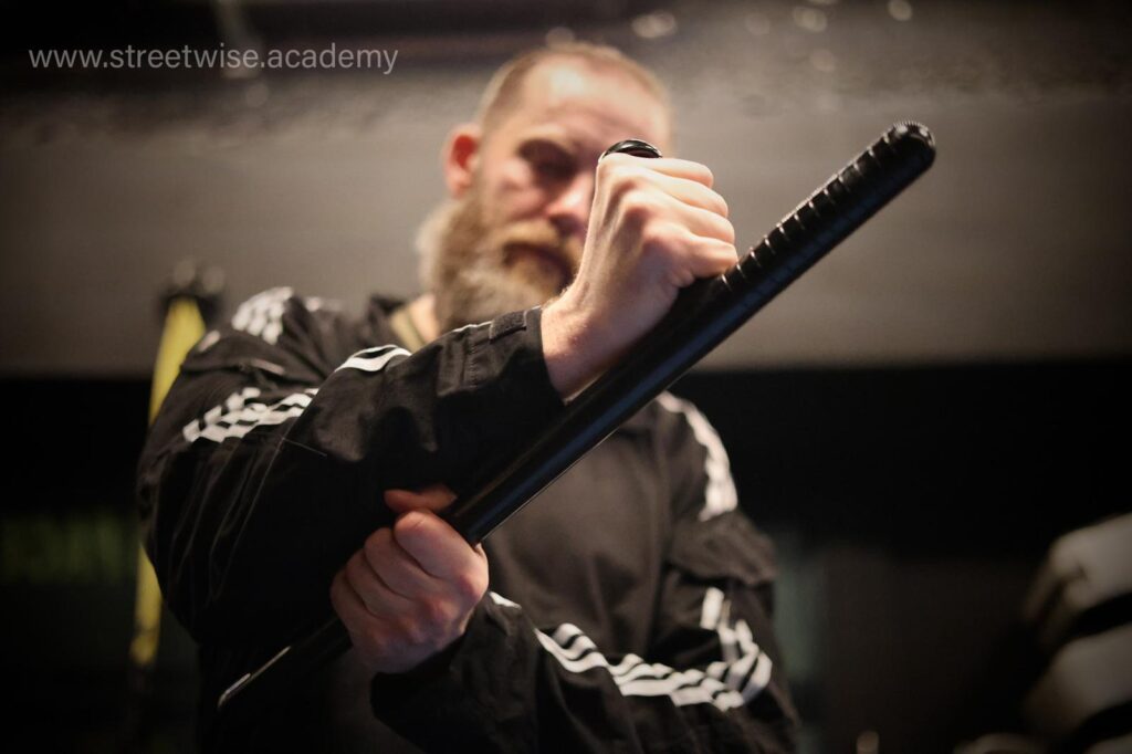 Baton-Training mit dem Einsatzstock – Law Enforcement Tools, Streetwise Academy Berlin