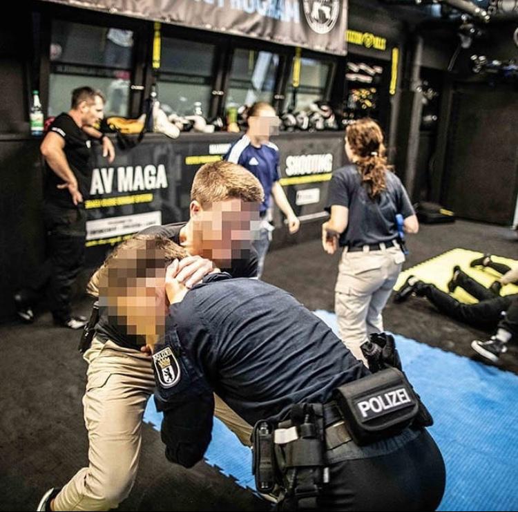 Übung im Gelände bei der Streetwise Academy