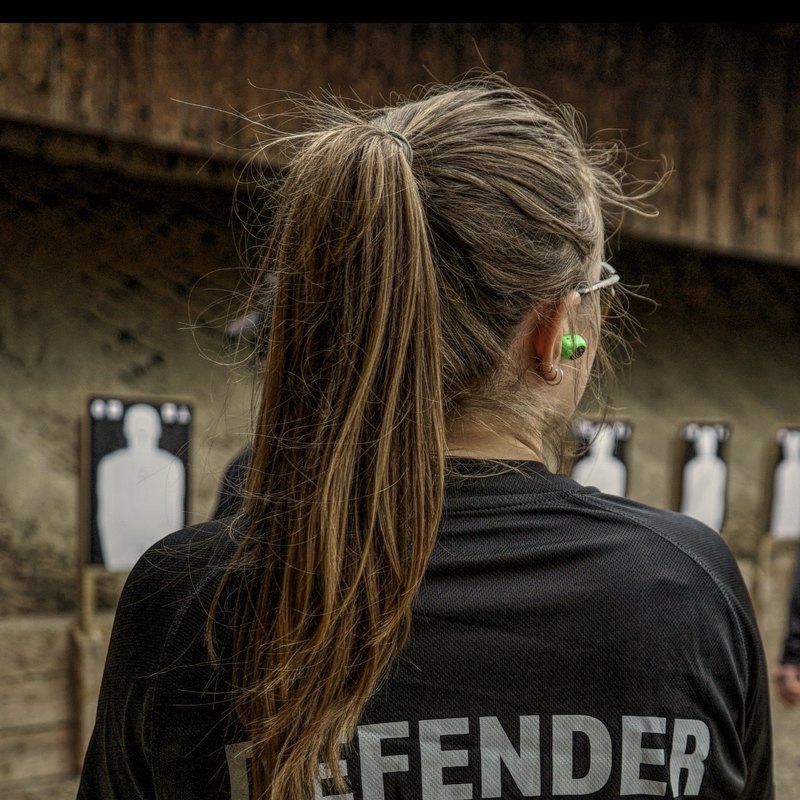 Mike &ndash; Law-Enforcement-Instruktor, Aufnahme von hinten